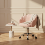 Chaise coiffeuse coquillage pivotante, pieds chromés en situation coin lecture parisien